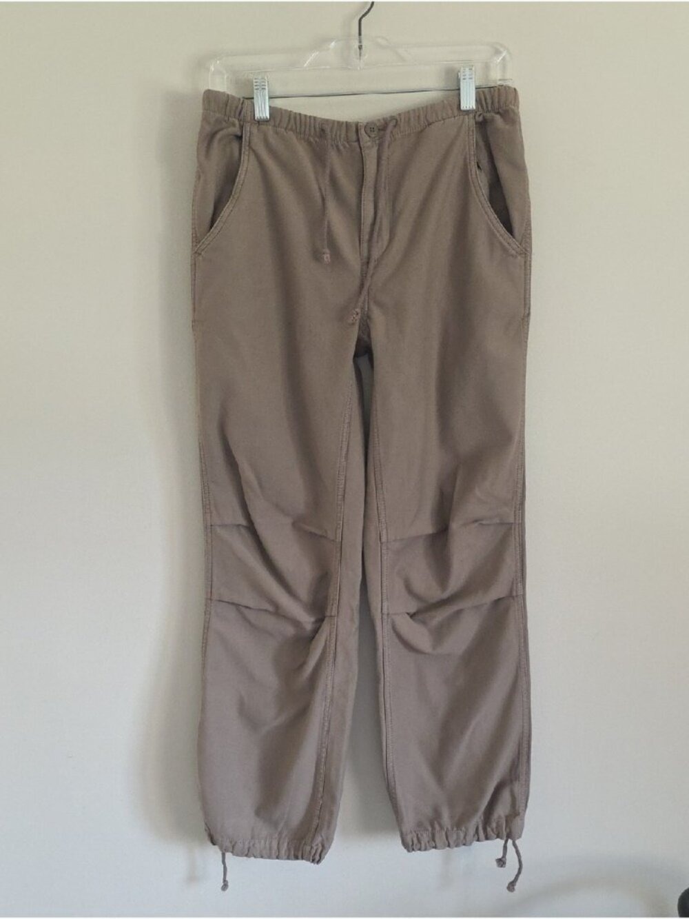ARITZIA | TNA Engine parachute pants drawstring waist and adjustable cuff sz XS